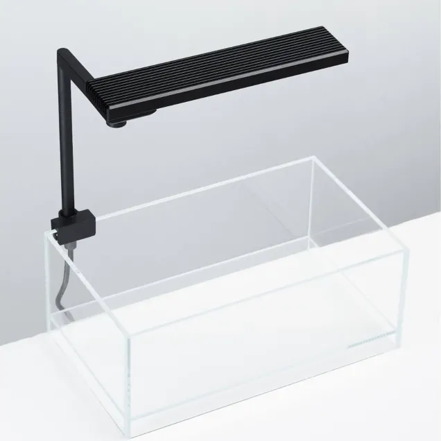 Chihiros C II RGB Plafoniera LED 20-36cm 20W 1580lm con controller incluso